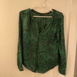 Aritzia green snake skin blouse - Silk - size XS